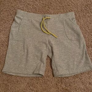 Gray cotton size 8.5 shorts drawstring pockets